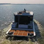 Hausboot Mit Traumlage In Luebeck-travemuende Botel