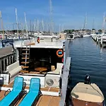 Hausboot Mit Traumlage In Luebeck-travemuende Botel