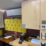 Hausboot Mit Traumlage In Luebeck-travemuende