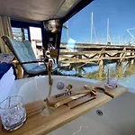 Botel Hausboot Mit Traumlage In Luebeck-travemuende