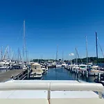 Botel Hausboot Mit Traumlage In Luebeck-travemuende