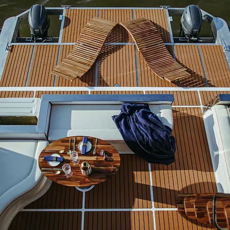 Hausboot Mit Traumlage In Luebeck-travemuende Bateau-hôtel