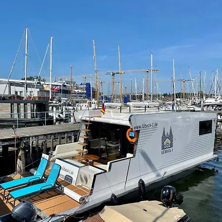 Botel Hausboot Mit Traumlage In Luebeck-travemuende Lubeck