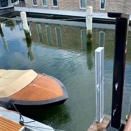 Hausboot Mit Traumlage In Luebeck-travemuende * 뤼베크