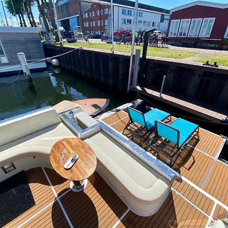 Botel Hausboot Mit Traumlage In Luebeck-travemuende Lübeck