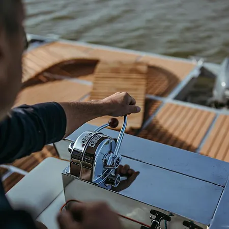Hausboot Mit Traumlage In Luebeck-travemuende Botel *