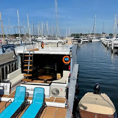 Hausboot Mit Traumlage In Luebeck-travemuende Bådhotel