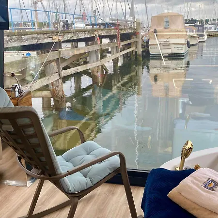 Hausboot Mit Traumlage In Luebeck-travemuende * Lubeck