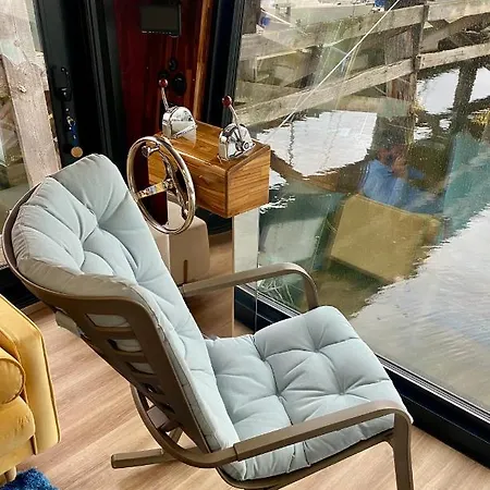 보트호텔 Hausboot Mit Traumlage In Luebeck-travemuende 뤼베크