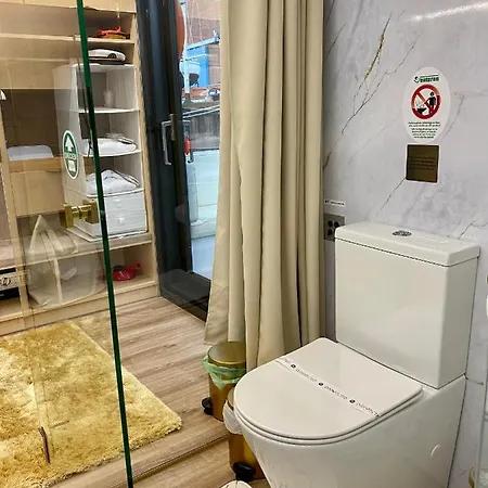 Bådhotel Hausboot Mit Traumlage In Luebeck-travemuende *