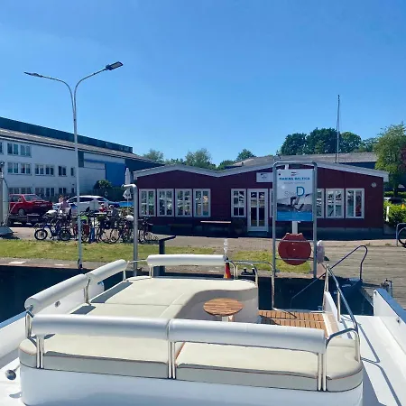 Botel Hausboot Mit Traumlage In Luebeck-travemuende Lubeck