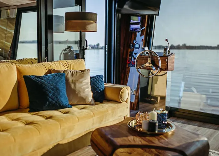 Hausboot Mit Traumlage In Luebeck-travemuende Lübeck