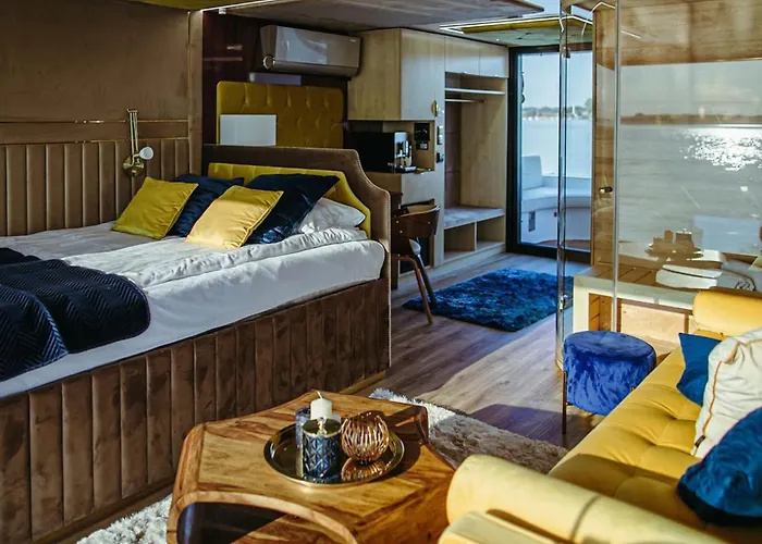Båthotell Hausboot Mit Traumlage In Luebeck-travemuende Lübeck