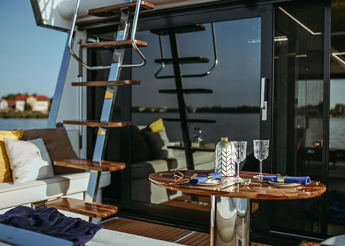 Hausboot Mit Traumlage In Luebeck-travemuende Båthotell