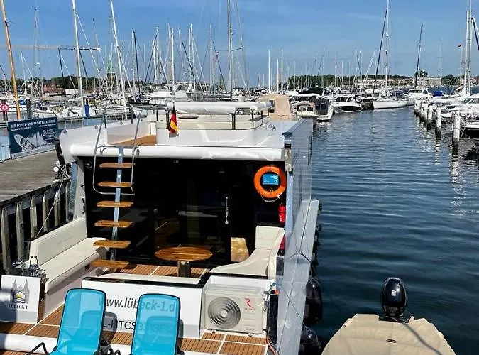 Hausboot Mit Traumlage In Luebeck-travemuende Båthotell