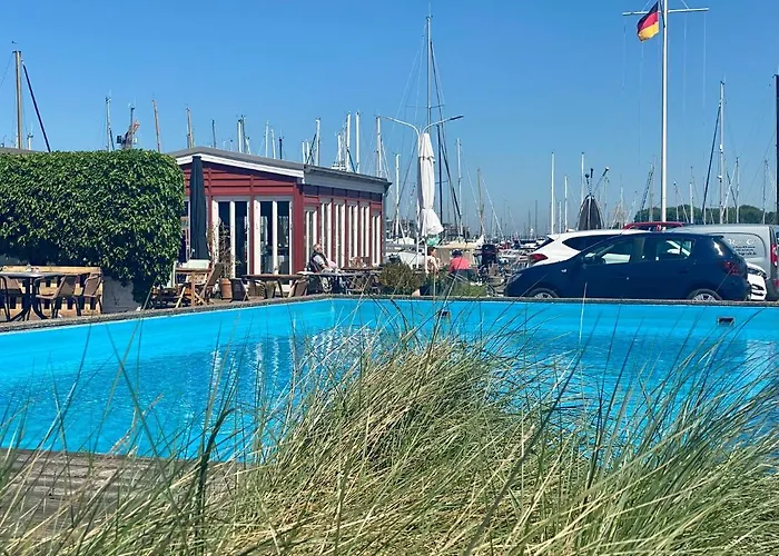 Hausboot Mit Traumlage In Luebeck-travemuende Båthotell *